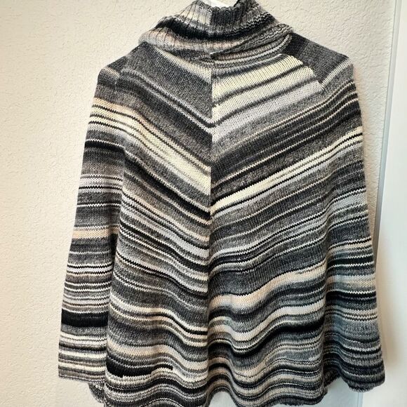 Trina Turk Grey Stripe Wool Blend Turtleneck Cape Poncho Sweater - Size M - EUC - Picture 4 of 7